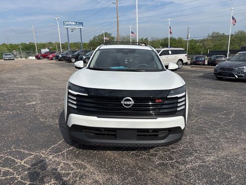 Used 2025 Nissan Kicks SR image 2