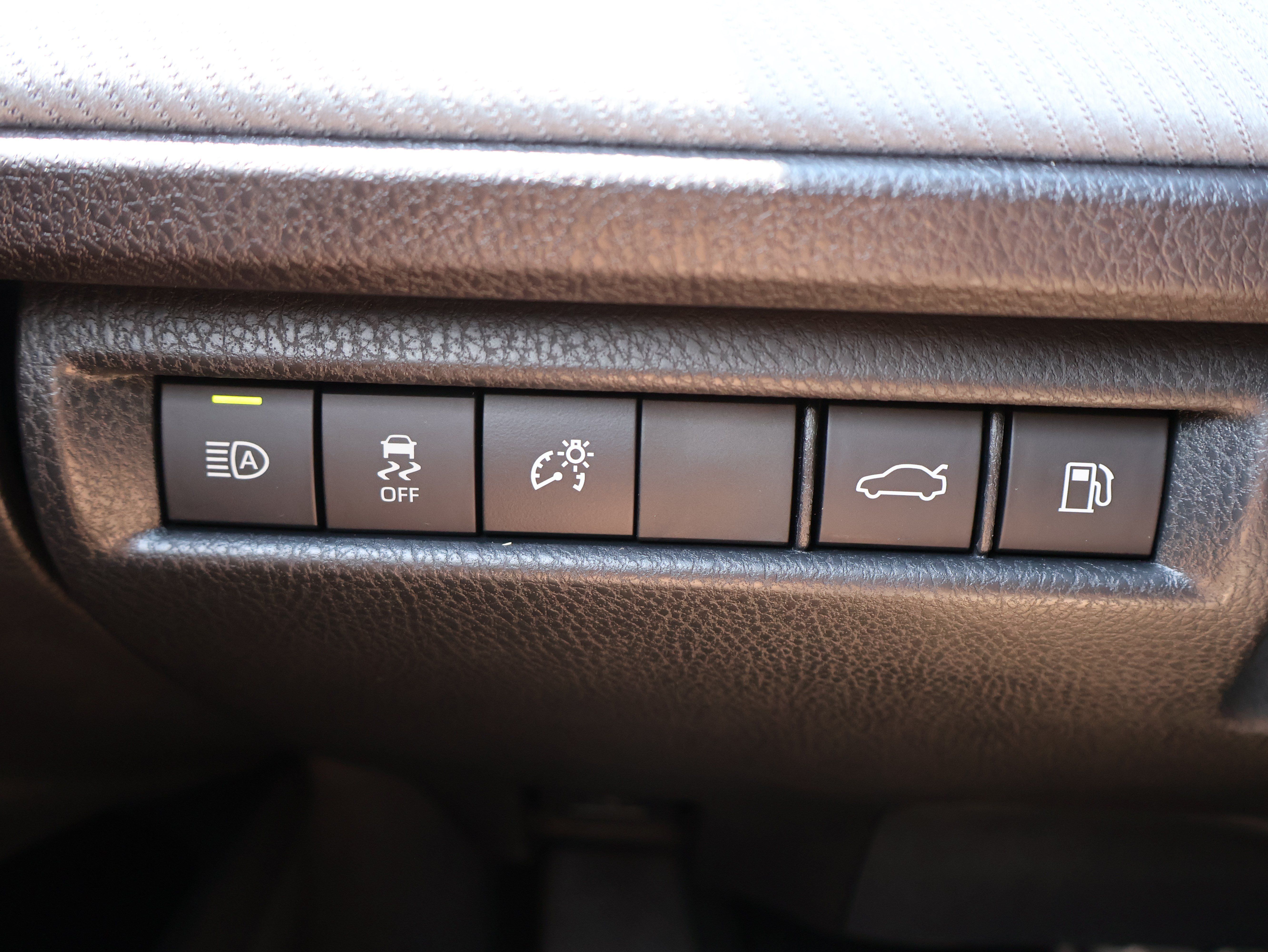 Used 2025 Toyota Camry SE FWD image 33