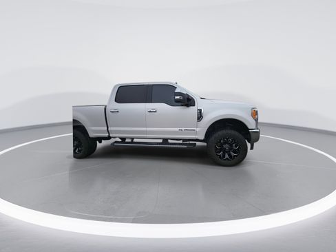 Used 2019 Ford F250 Lariat w/ Lariat Ultimate Package image 2