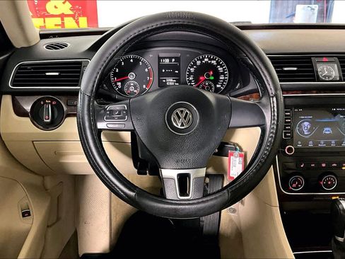 Used 2014 Volkswagen Passat 1.8T Wolfsburg Edition image 5