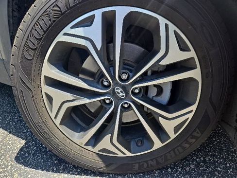 Used 2019 Hyundai Santa Fe Limited FWD image 12