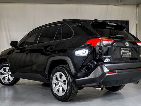 Used 2021 Toyota RAV4 LE FWD image 10