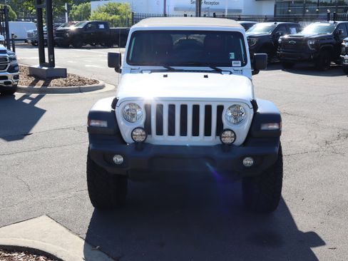 Used 2018 Jeep Wrangler Unlimited Sport S AWD/4WD image 3