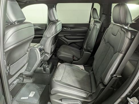 New 2025 Jeep Grand Cherokee L Altitude image 33