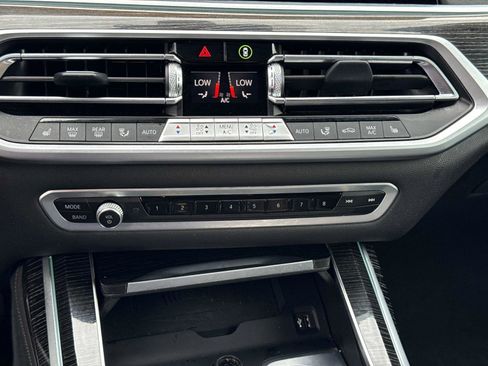 Used 2022 BMW X7 xDrive40i w/ M Sport Package image 27