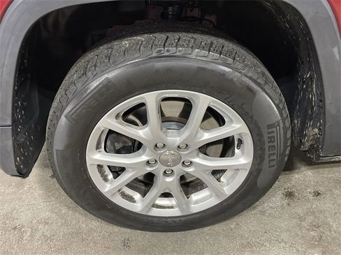 Used 2016 Jeep Cherokee Sport image 22