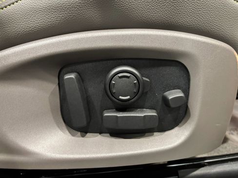 Used 2017 Jaguar F-PACE R-Sport image 22