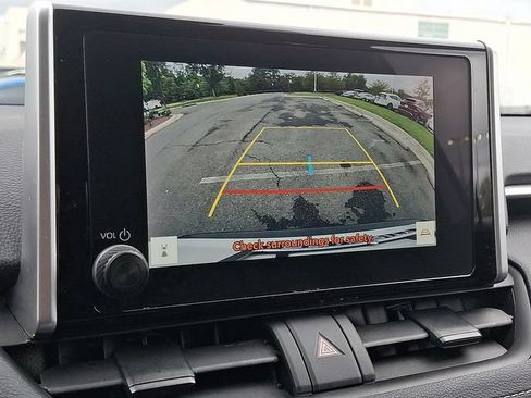 Used 2024 Toyota RAV4 LE AWD/4WD image 17
