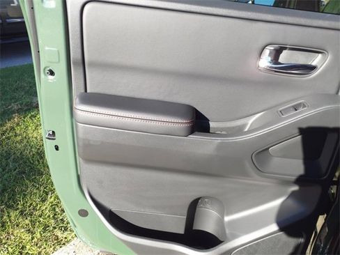 Certified 2025 Nissan Frontier PRO-4X w/ Pro Convenience Package image 9