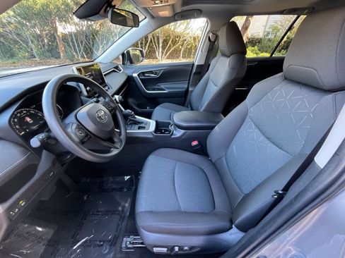 Used 2025 Toyota RAV4 XLE image 28