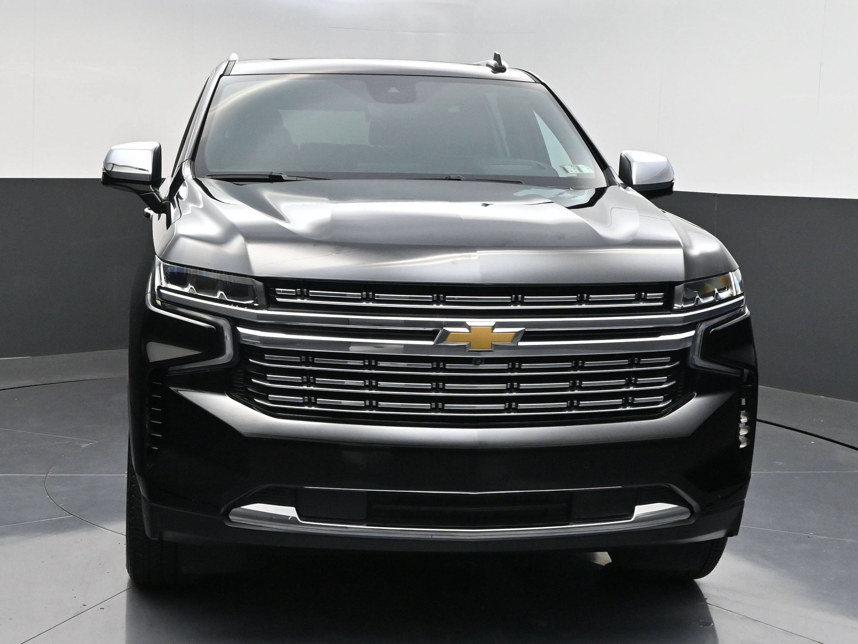 Used 2024 Chevrolet Tahoe Premier w/ Premium Package AWD/4WD image 3