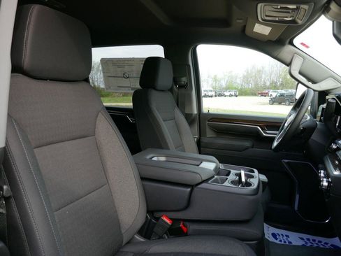 New 2026 GMC Sierra 2500 SLE w/ SLE Value Package; image 10