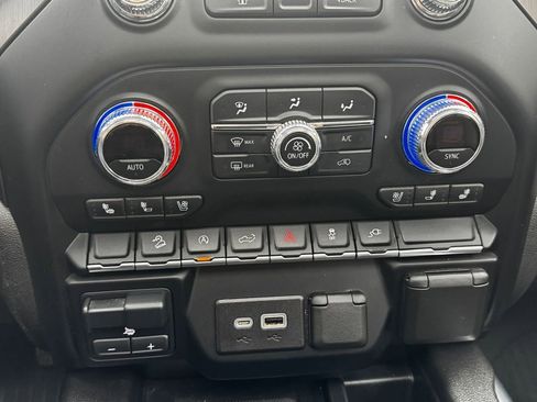 Used 2021 GMC Sierra 1500 AT4 w/ AT4 Preferred Package AWD/4WD image 17