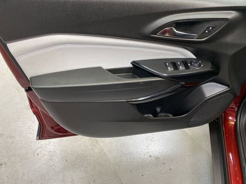 Used 2025 Chevrolet Trax LT w/ LT Convenience Package FWD image 20