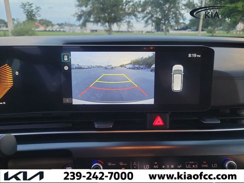 Used 2025 Kia Carnival LX FWD image 29