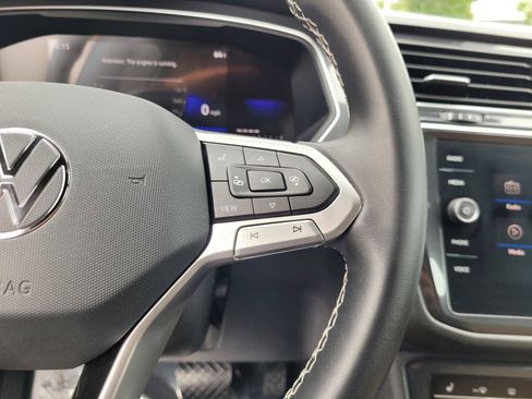 Certified 2023 Volkswagen Tiguan SE FWD image 32