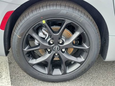 New 2026 Chrysler Pacifica Limited image 5