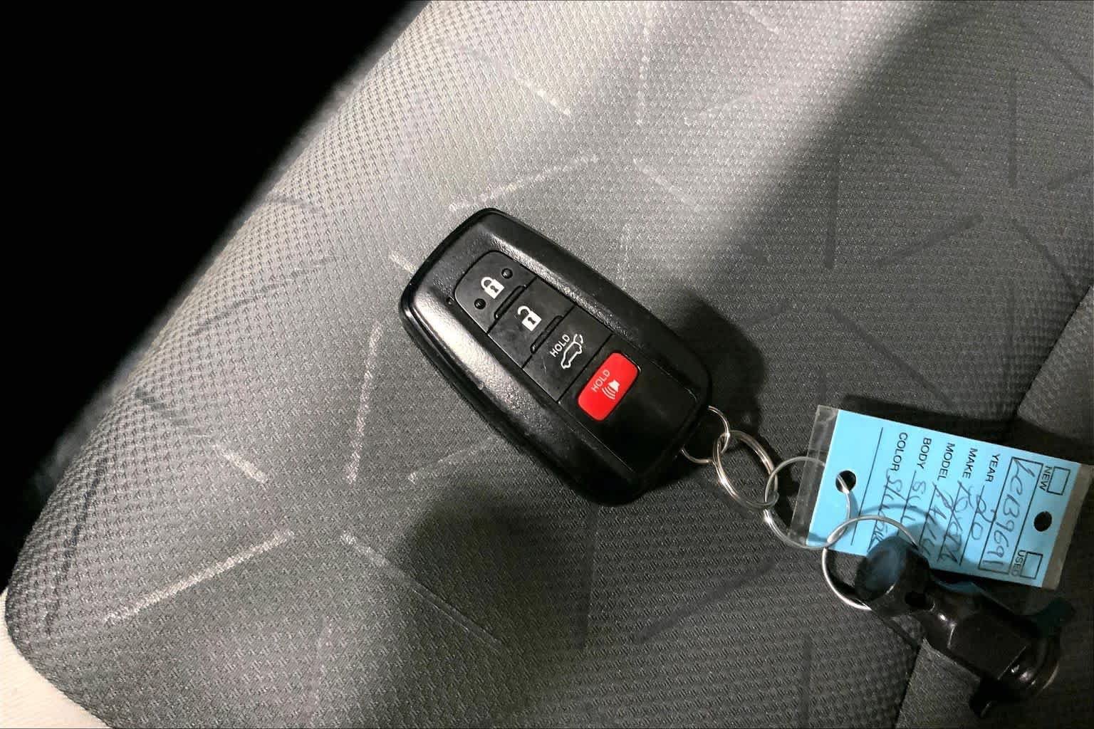 Used 2020 Toyota RAV4 XLE w/ Convenience Package AWD/4WD image 15
