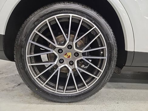 Used 2020 Porsche Cayenne image 10