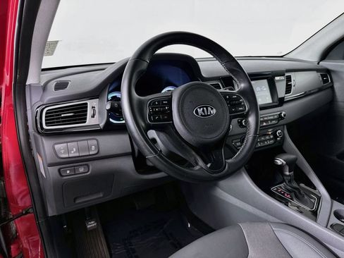 Used 2017 Kia Niro EX FWD image 10