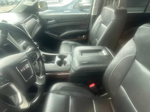 Used 2020 GMC Yukon XL SLT w/ Premium Edition AWD/4WD image 16