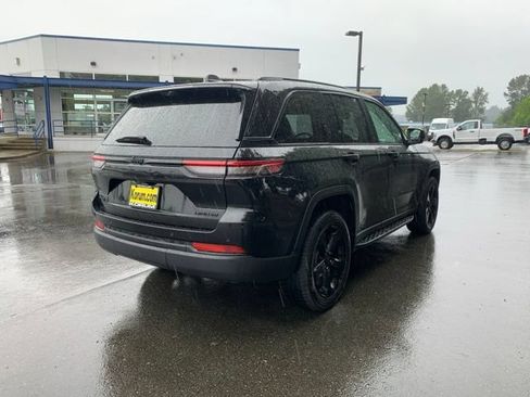 Used 2024 Jeep Grand Cherokee Limited w/ Luxury Tech Group II AWD/4WD image 7