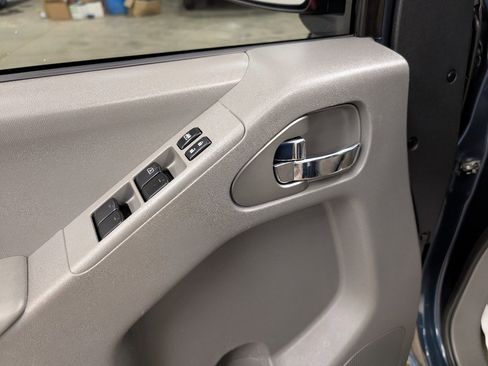 Used 2017 Nissan Frontier SV image 7