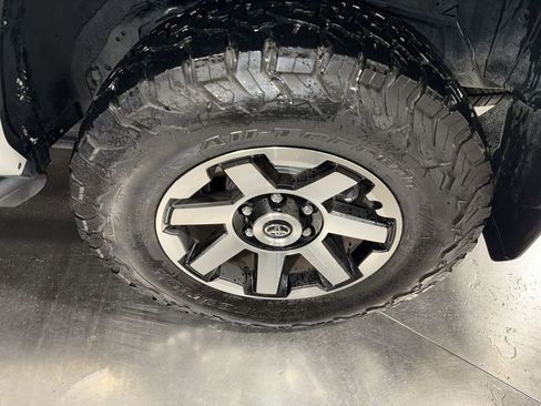 Used 2018 Toyota 4Runner TRD Off-Road Premium w/ Wilderness Package image 12