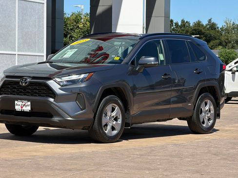 Used 2025 Toyota RAV4 XLE AWD/4WD image 8