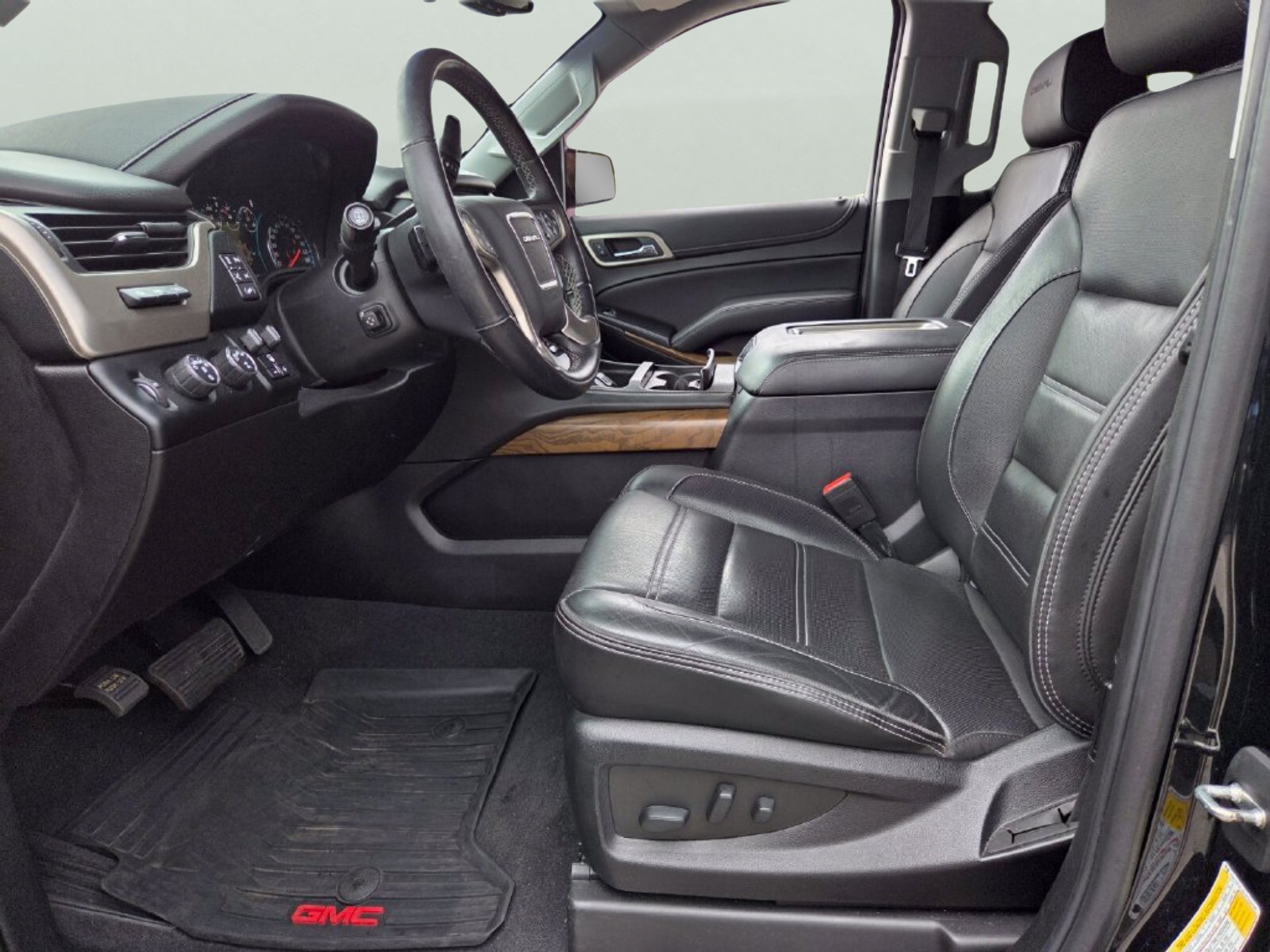 Used 2020 GMC Yukon Denali w/ Open Road Package AWD/4WD image 9
