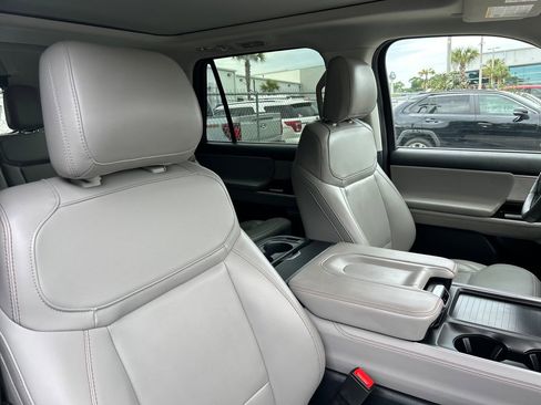 Used 2025 Ford Expedition Active image 16