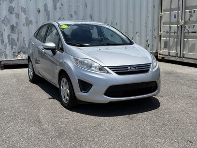 Used 2013 Ford Fiesta SE w/ Super Fuel Economy Pkg