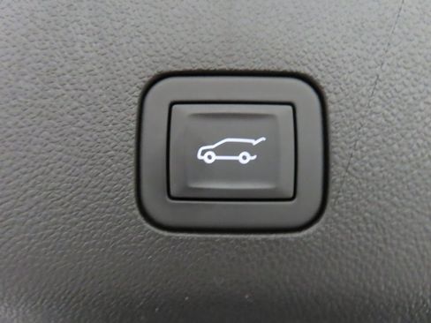 Used 2025 Chevrolet Suburban High Country image 37