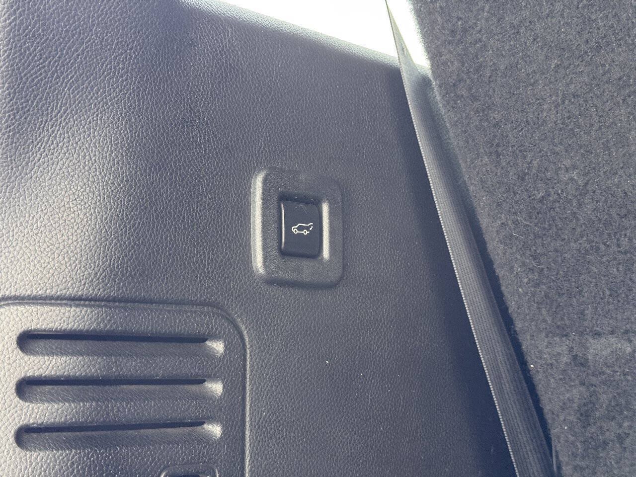 Used 2017 Lincoln Navigator Select RWD image 7