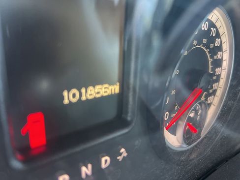 Used 2017 RAM 1500 Express AWD/4WD image 4