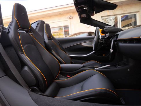 Used 2025 McLaren Artura Spider RWD image 11