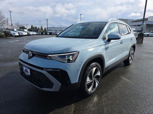 New 2026 Volkswagen Taos SE image 7