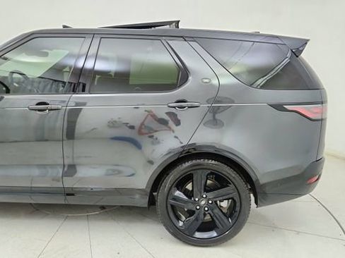Used 2024 Land Rover Discovery Dynamic SE AWD/4WD image 10