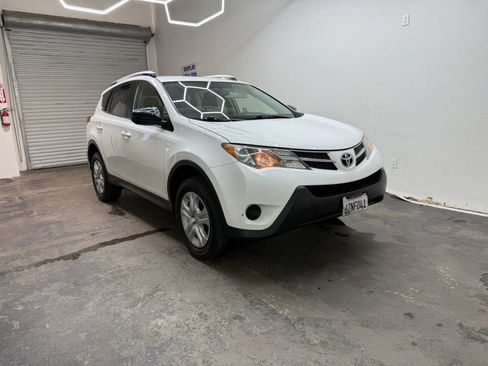 Used 2013 Toyota RAV4 LE FWD image 1