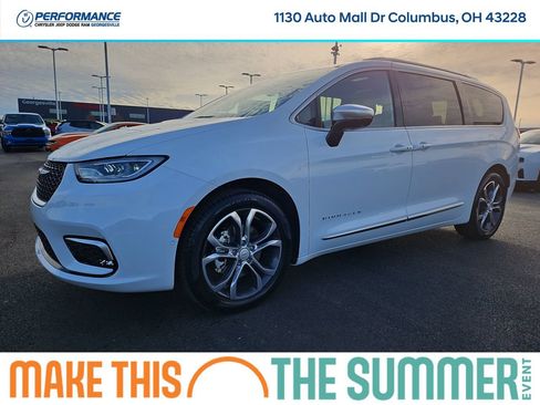 New 2026 Chrysler Pacifica Pinnacle w/ Trailer Tow Group FWD image 3