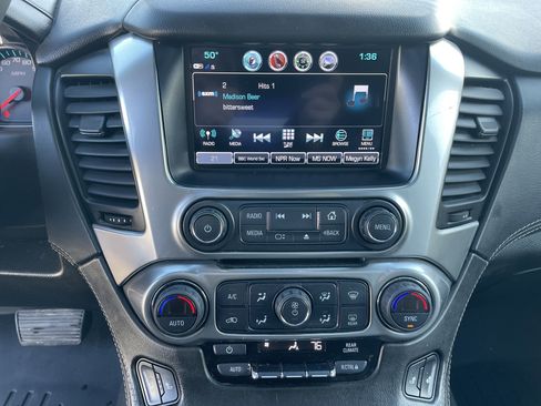 Used 2018 Chevrolet Suburban LT image 46