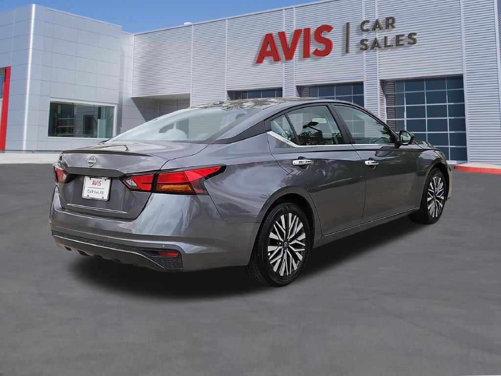 Used 2025 Nissan Altima 2.5 SV FWD image 6
