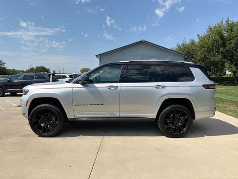 Used 2023 Jeep Grand Cherokee L Summit w/ Advanced Protech Group IV AWD/4WD image 3