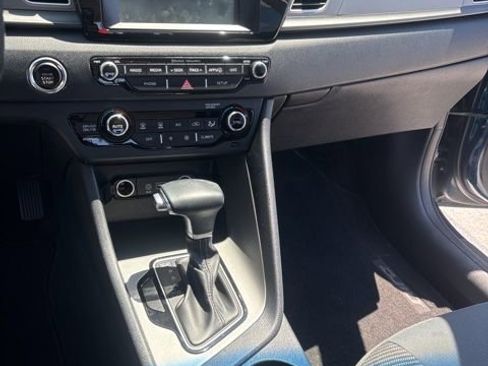 Used 2019 Kia Niro LX FWD image 3