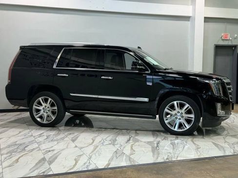 Used 2017 Cadillac Escalade Premium Luxury image 5
