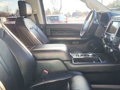 Used 2018 Ford Expedition Platinum image 25