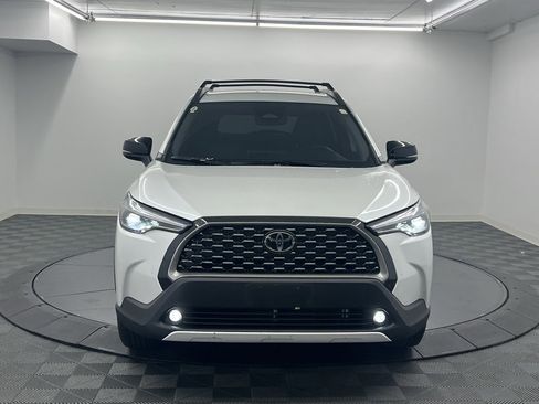 Used 2025 Toyota Corolla Cross XLE image 5
