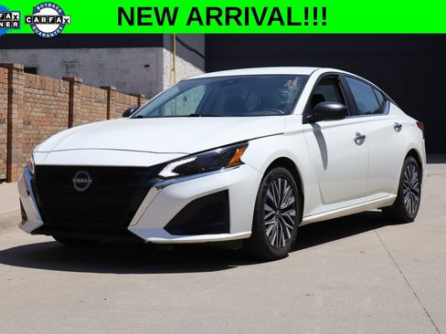 Used 2025 Nissan Altima 2.5 SV FWD image 1