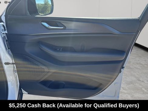 New 2025 Jeep Grand Cherokee Altitude RWD image 39