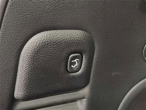 Used 2021 Jeep Grand Cherokee Limited image 34